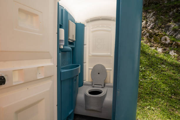 Best Luxury portable toilet rental  in Charles City, IA